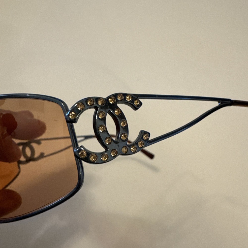 Authenticated Chanel Shield Sunglasses Swarovski Crystals CC 4073 B with Case - Picture 4 of 11